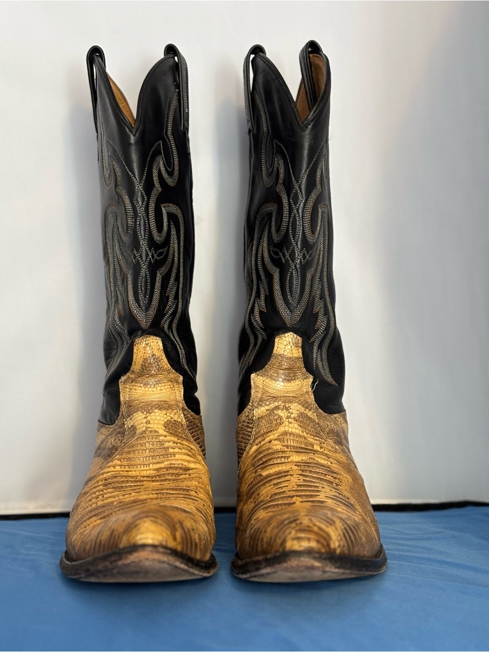 Vintage Tony Lama men’s size 9 1/2 exotic style 8883 pointed toe. Made in USA.